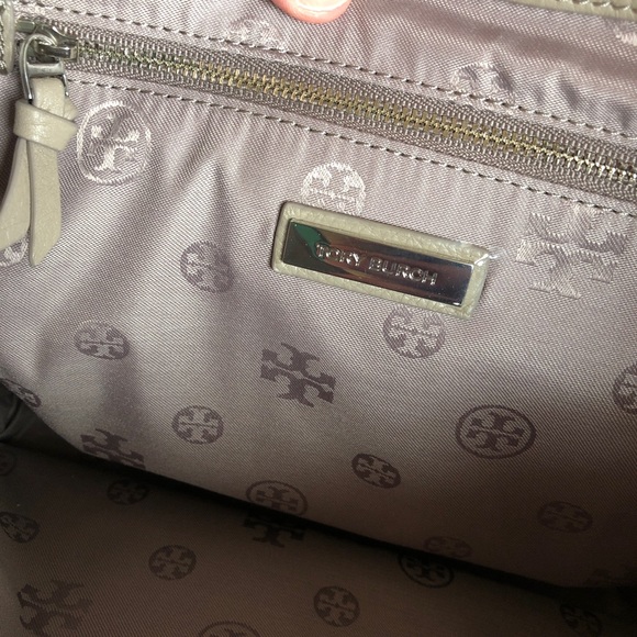 🔥NEW w/TAGS🔥Tory Burch Britten Tote—French Gray - Picture 11 of 14